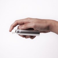 15ml-SILVER-CASE-FEMALE-HAND-220