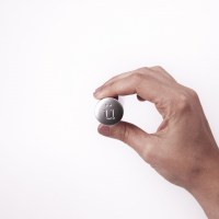 15ml-SILVER-CASE-FEMALE-HAND-461
