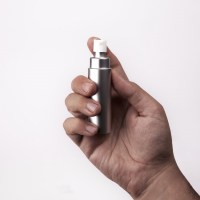 15ml-SILVER-CASE-MALE-HAND-383